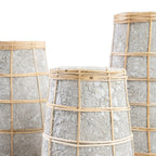 Vases en terre cuite gris avec treillis en rotin naturel, hauteur 31 cm