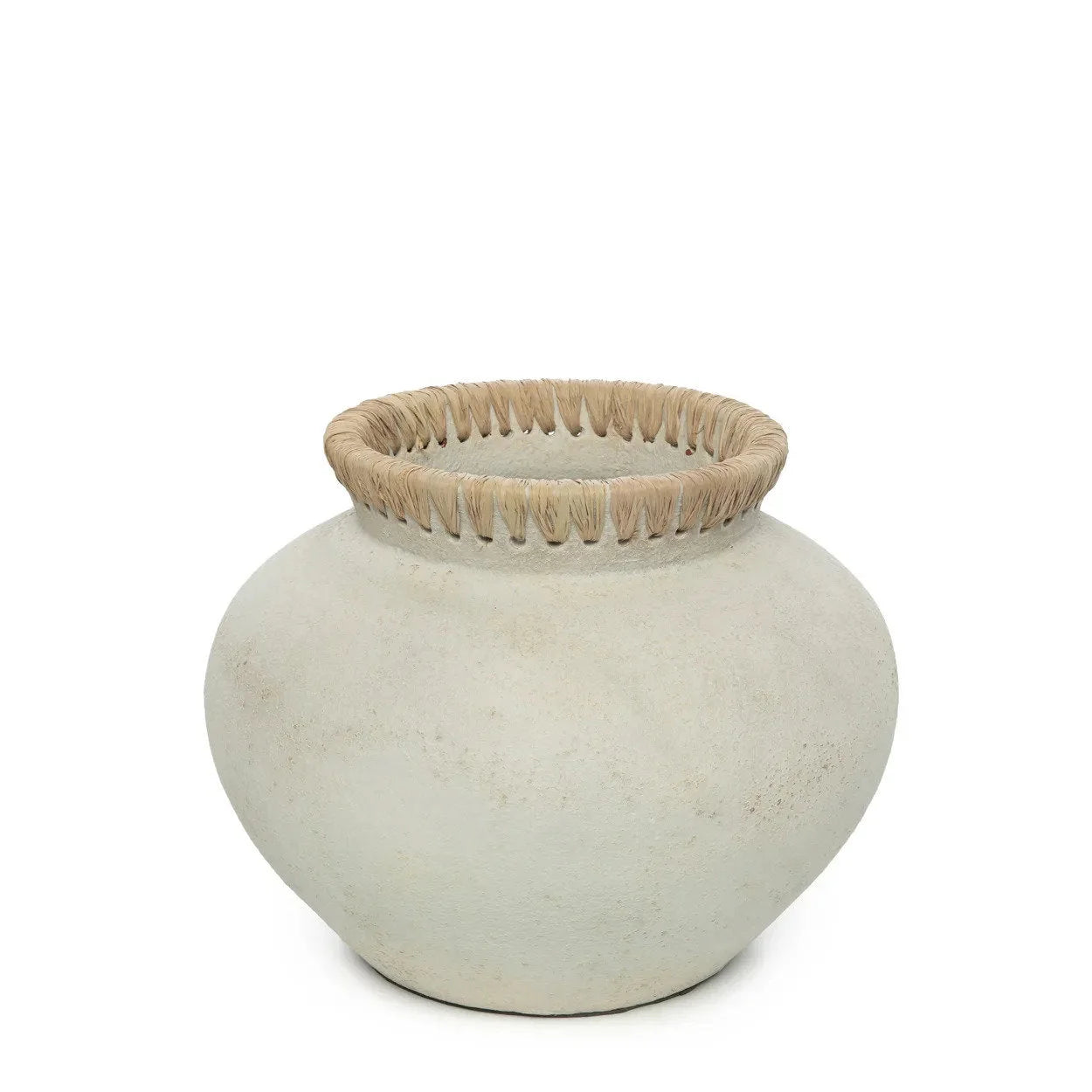 Vase en terre cuite ivoire avec poterie en céramique et bord tressé en fibres naturelles