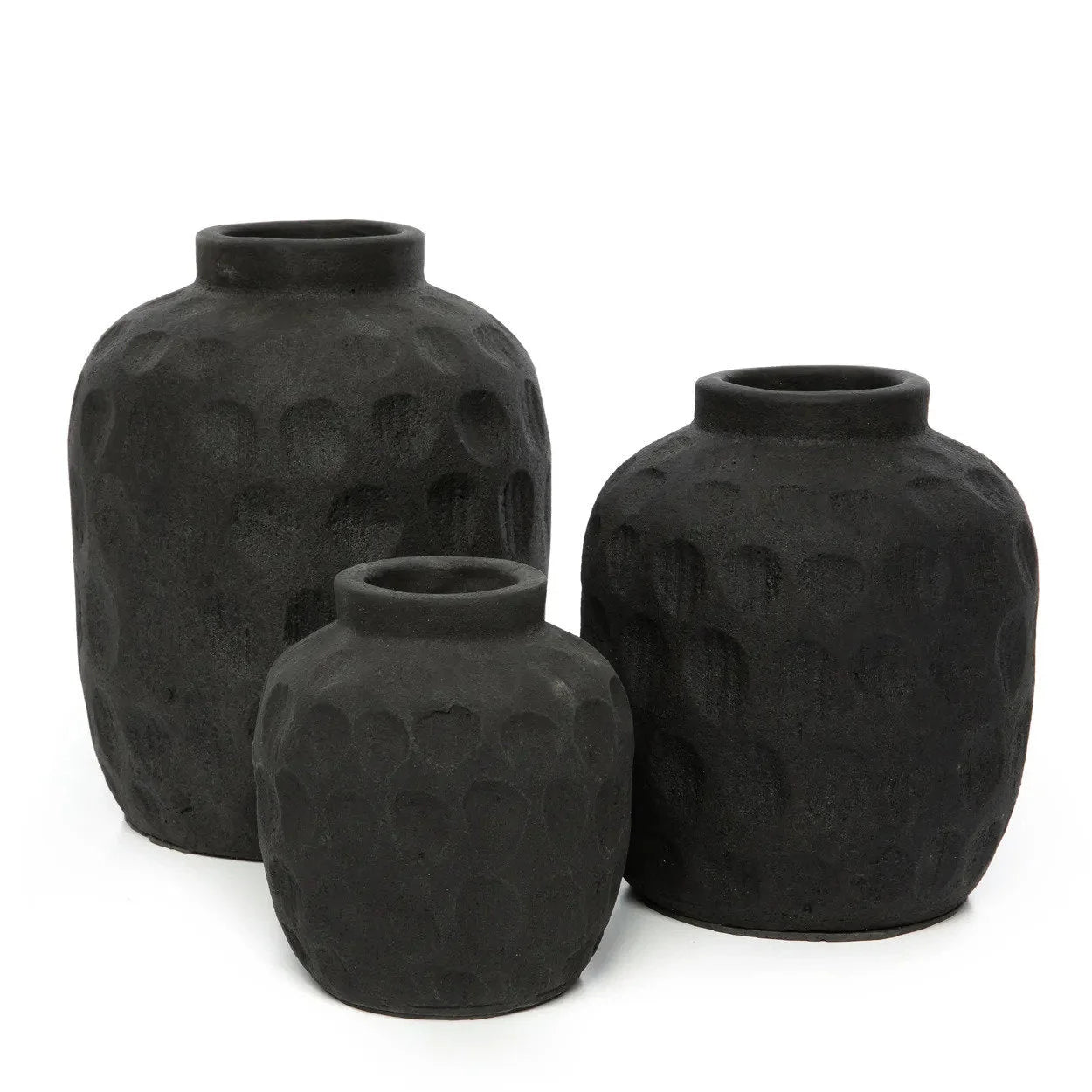 Vase en terre cuite noir de 18 cm avec motif contemporain et surface texturée