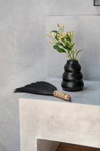 Vase en terre cuite noir fait main 13 cm x 6 cm