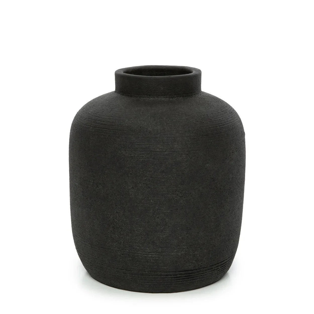 Vase en terre cuite noire matte de forme arrondie et texture, hauteur 22 cm