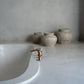 Vasque en terre cuite et rotin 25 cm avec baignoire et vases décoratifs naturels