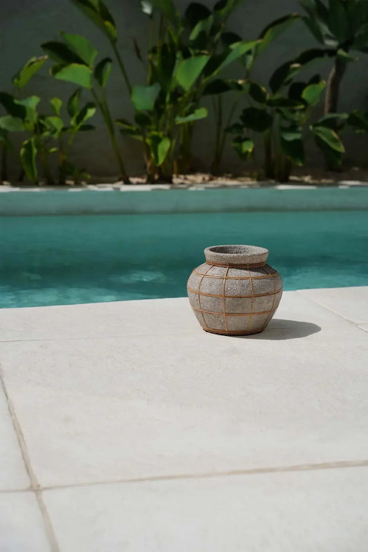 Pot en terre cuite avec motif en grille, 25 cm, mélange de rotin et béton naturel