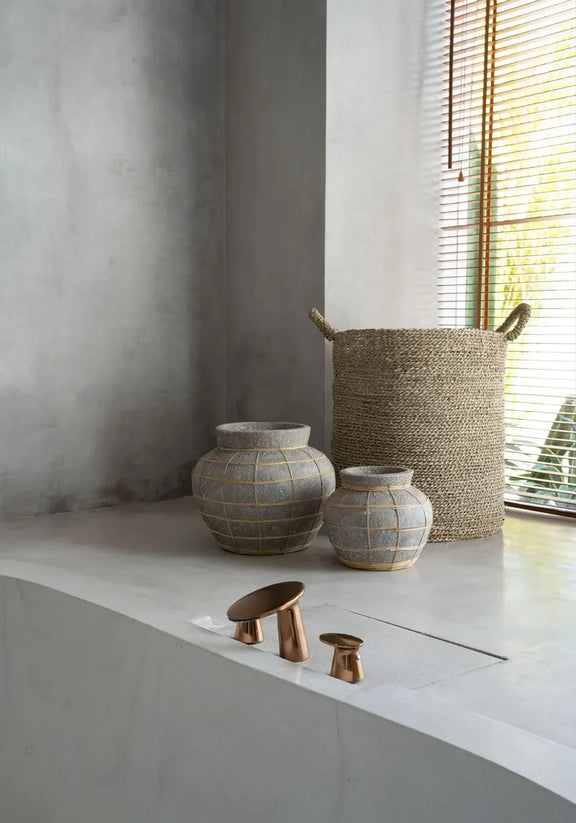 Vase en terre cuite et rotin 25 cm avec vases décoratifs à tons neutres et panier en osier