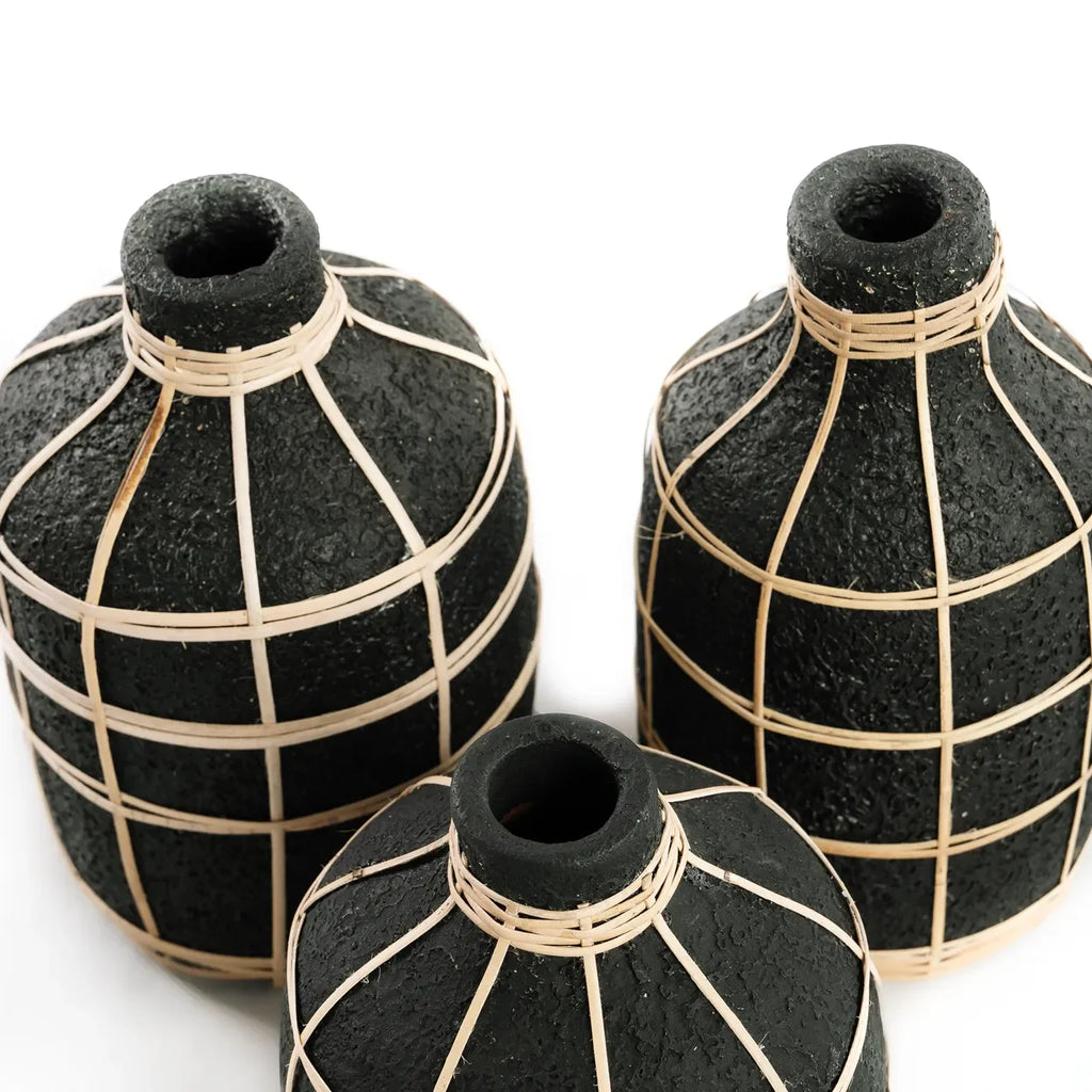 Vase en terre cuite et rotin noir naturel H23 cm