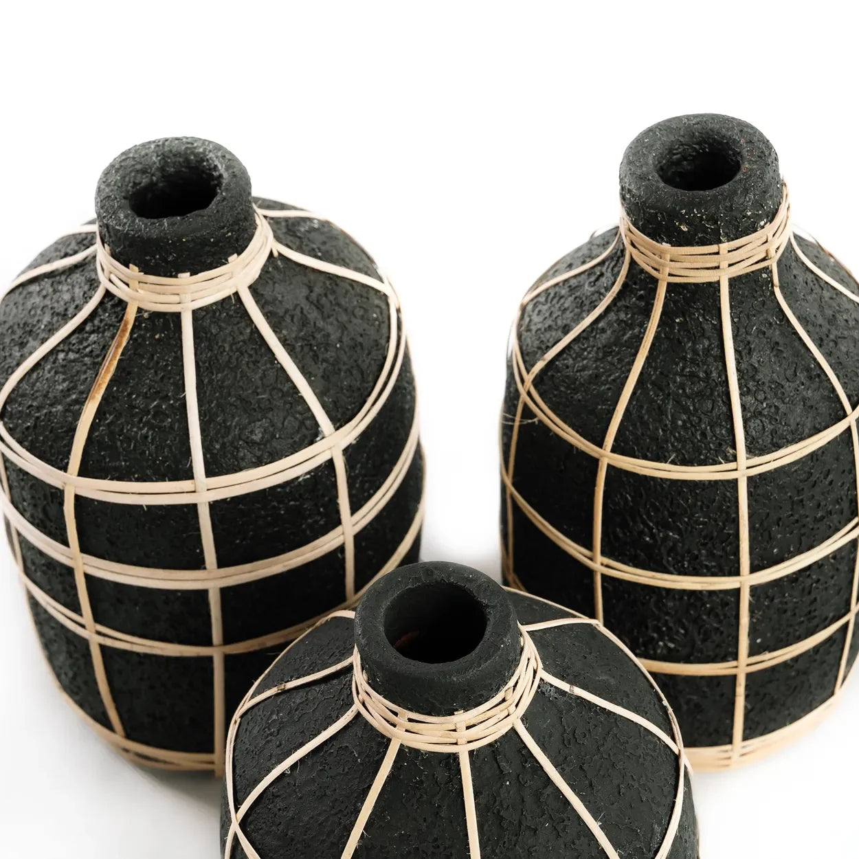 Vase en terre cuite et rotin noir naturel H23 cm