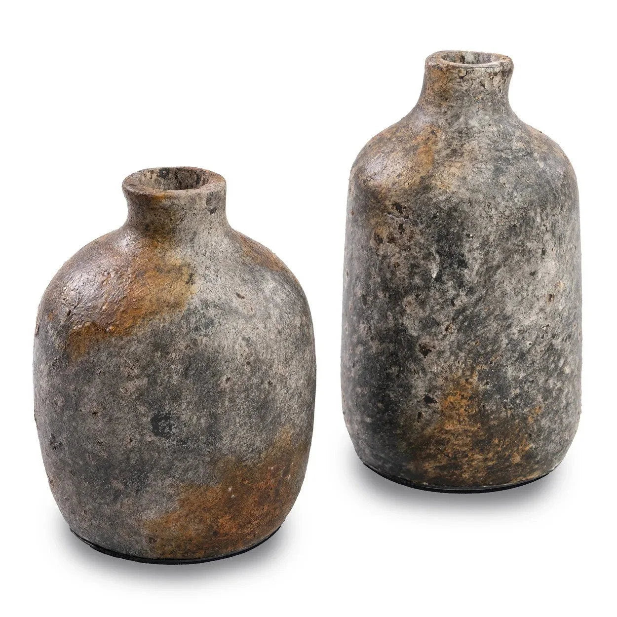 Deux vases en terre cuite grise antique avec texture rustique pour fleurs séchées