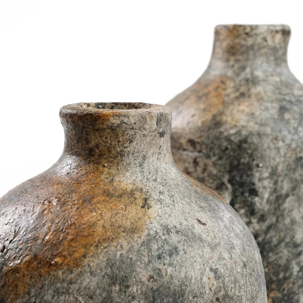 Vases en terre cuite texturée gris antique pour fleurs séchées, style rustique