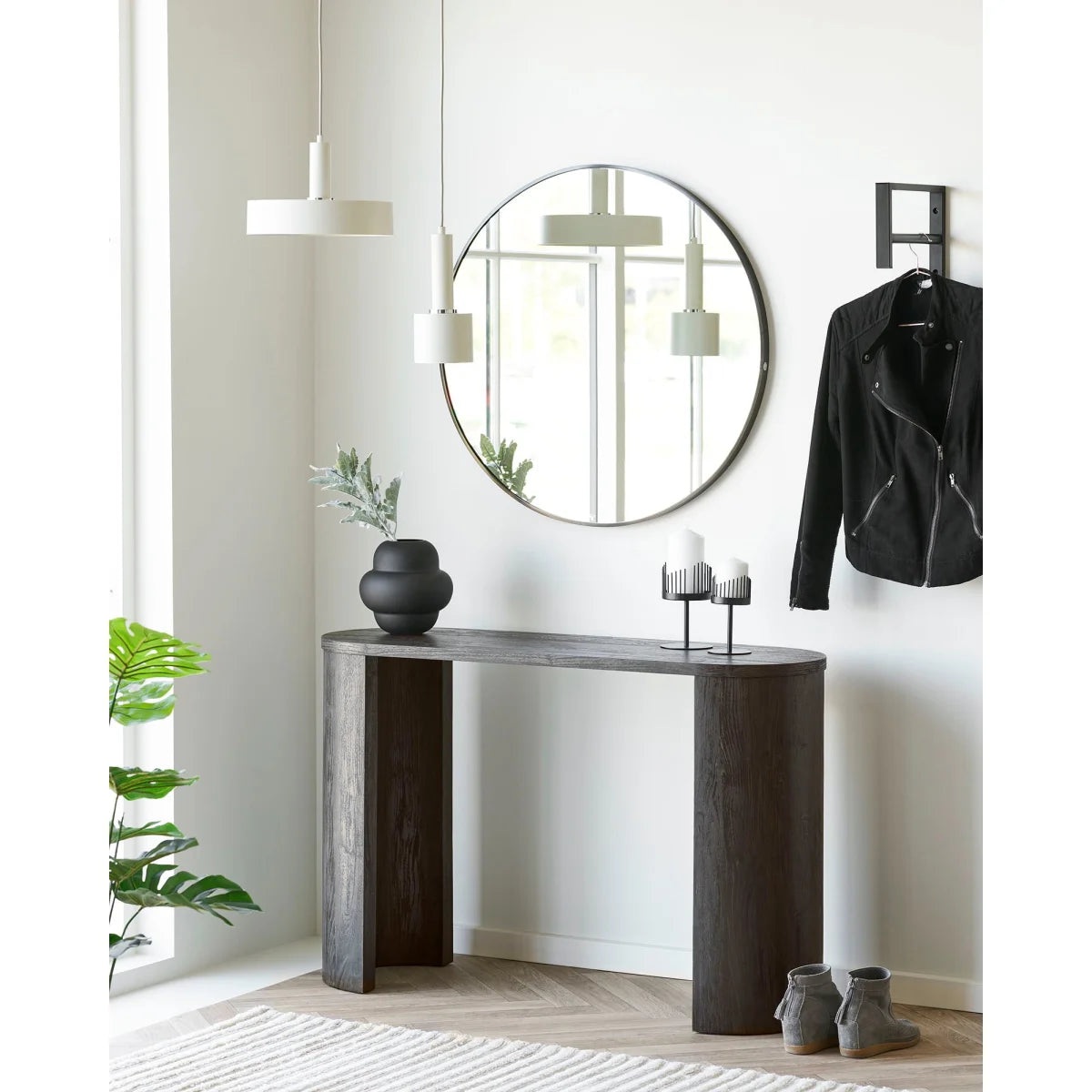 Console en bois foncé avec plateau ovale et jambes épaisses courbées