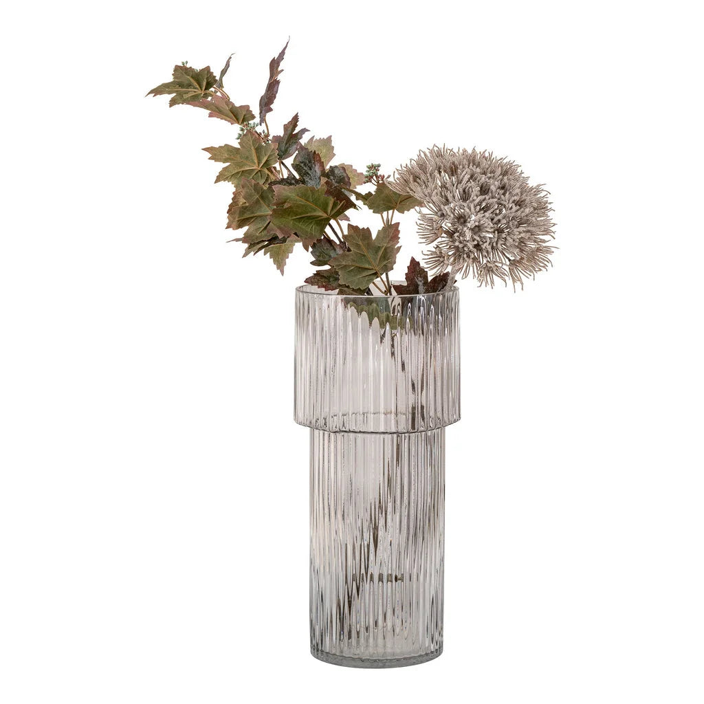 Vase en verre soufflé rond transparent gris avec arrangement floral vertical