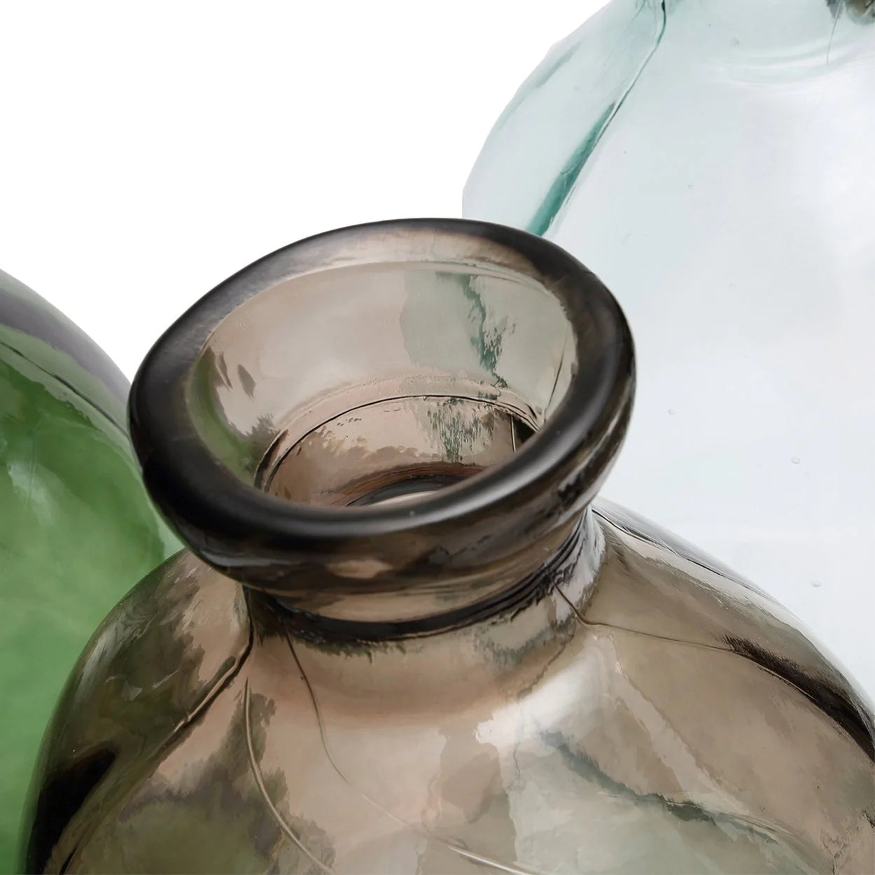 Vase en verre transparent gris avec silhouette ondulée et bouteille à col étroit