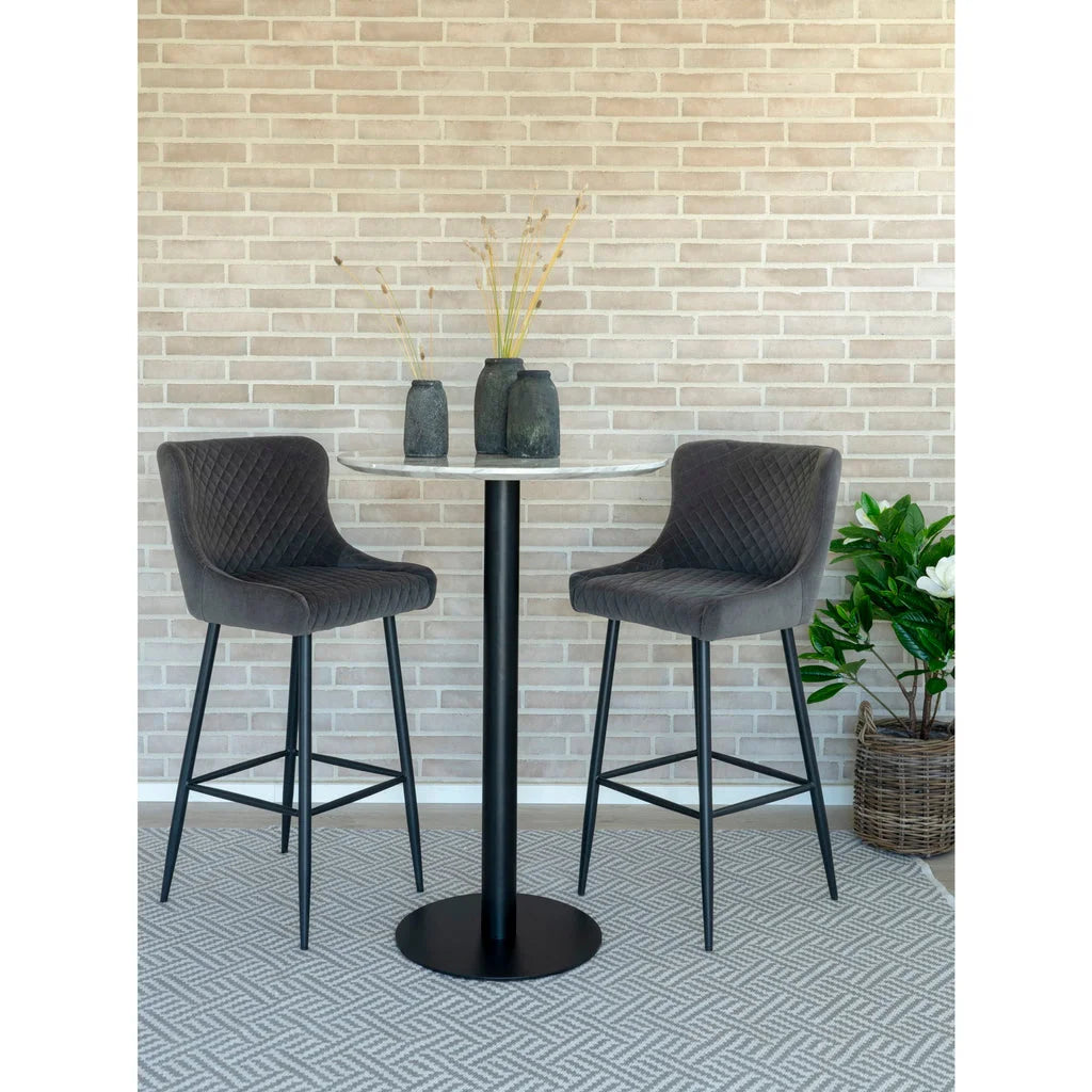 Table de bar en marbre blanc avec tabourets en velours gris foncé pour décoration moderne