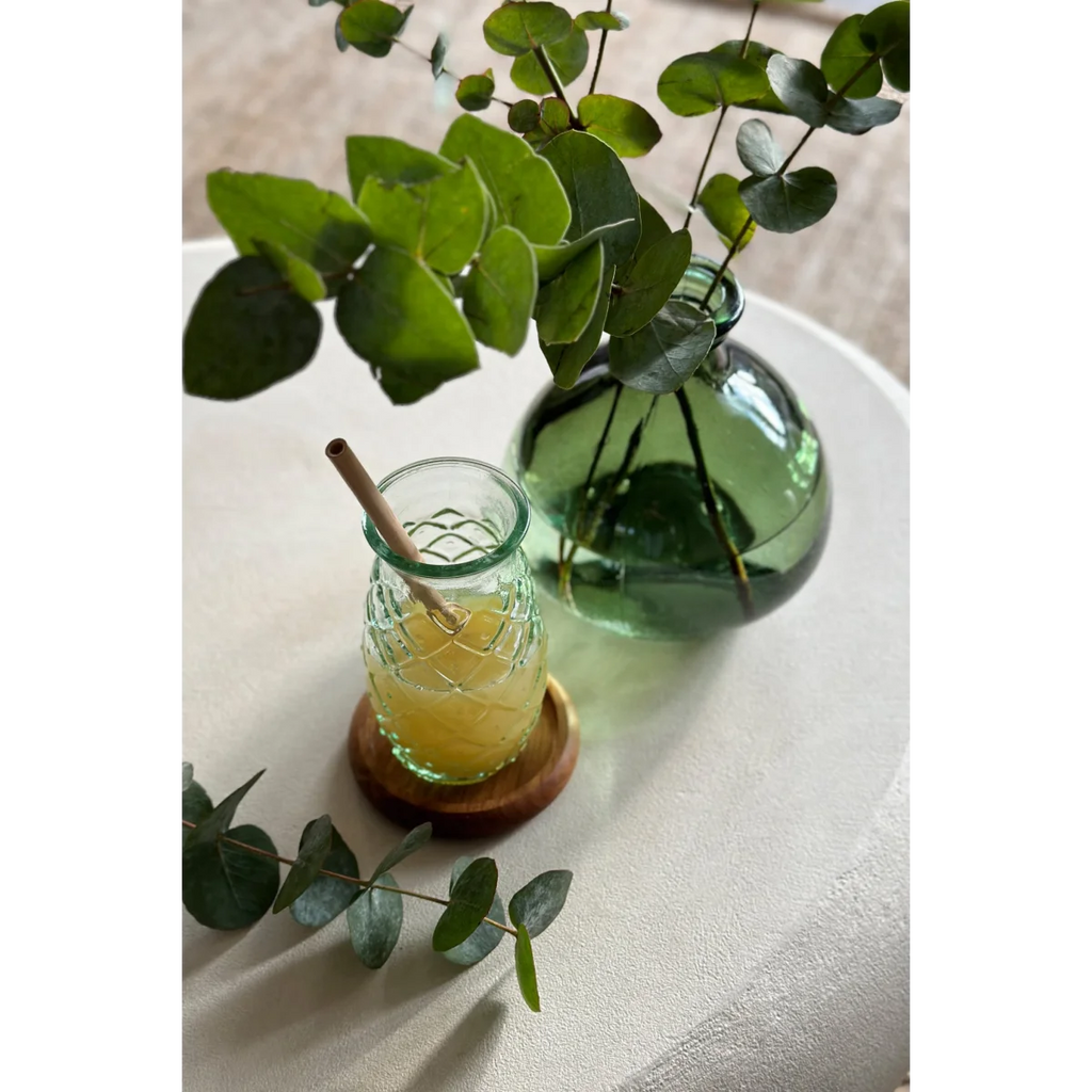Verre à eau texturé en verre recyclé bleu motif losanges