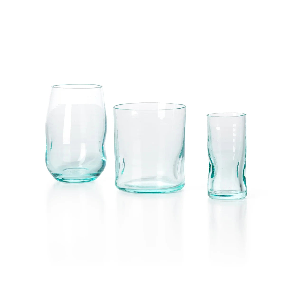 Verre à shot en verre recyclé naturel bleu ondulé texturé 9 cm