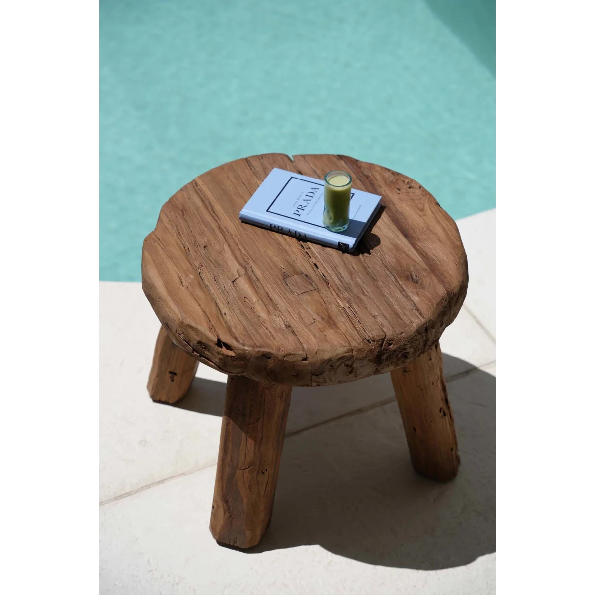 Table basse en teck rustique avec finition naturelle