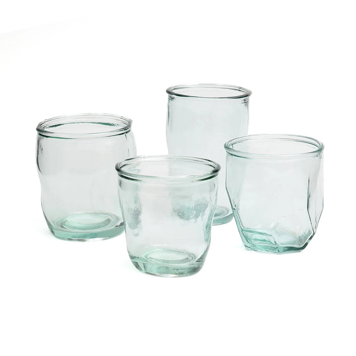 Quatre verres cylindriques en verre recyclé transparent bleu avec texture, H13 cm