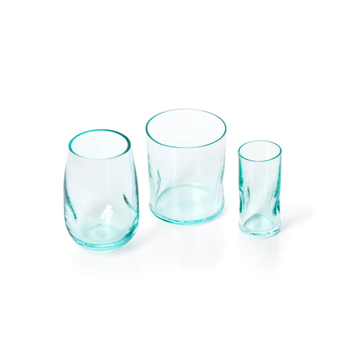 Verre en verre recyclé transparent, finition bleu clair, H11 cm, courbes organiques