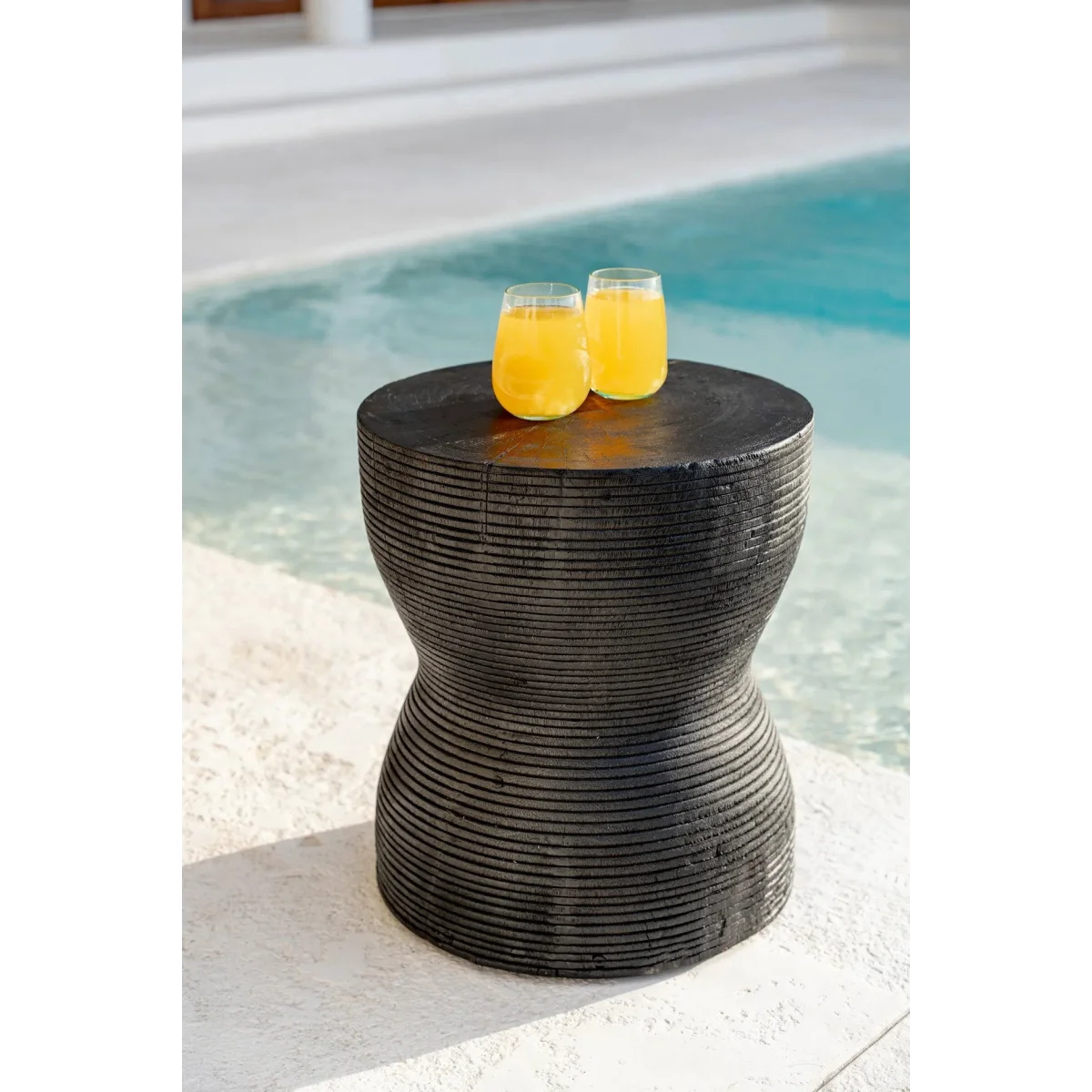 Table basse en teck forme organique grain naturel brun H11 cm