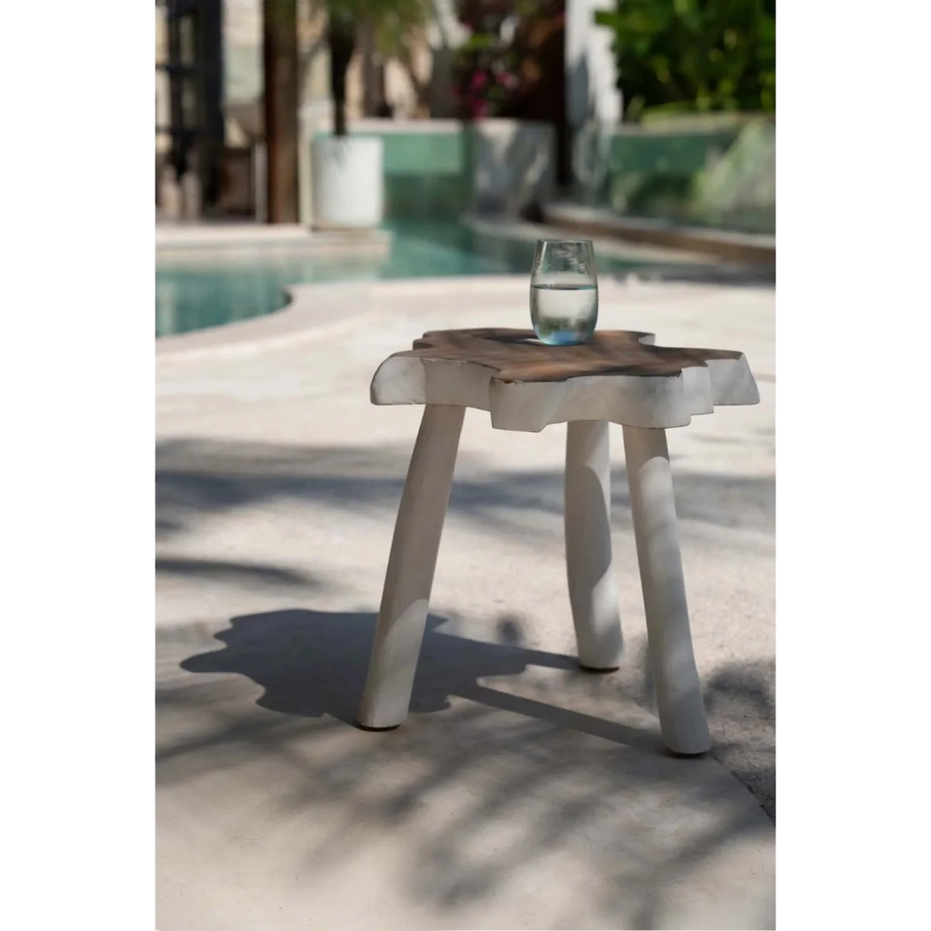 Tabouret de bar noir moderne avec Verre en verre recyclé bleu clair H11 cm, coquetier en bois et verre d’eau
