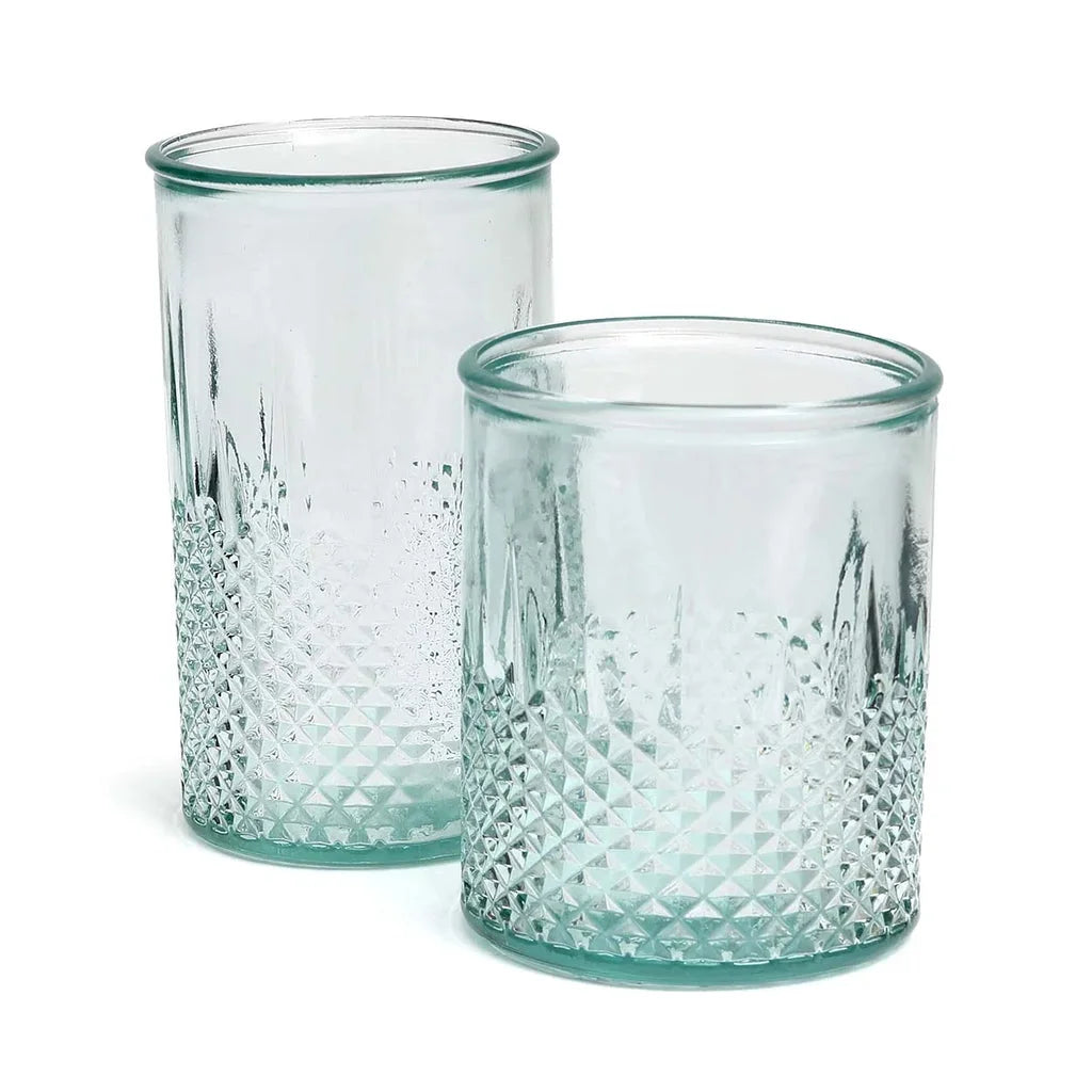 Deux gobelets en verre texturé.